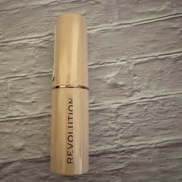 Revolution Fast Base Sticker Foundation - shade F11 - Picture 1 of 4
